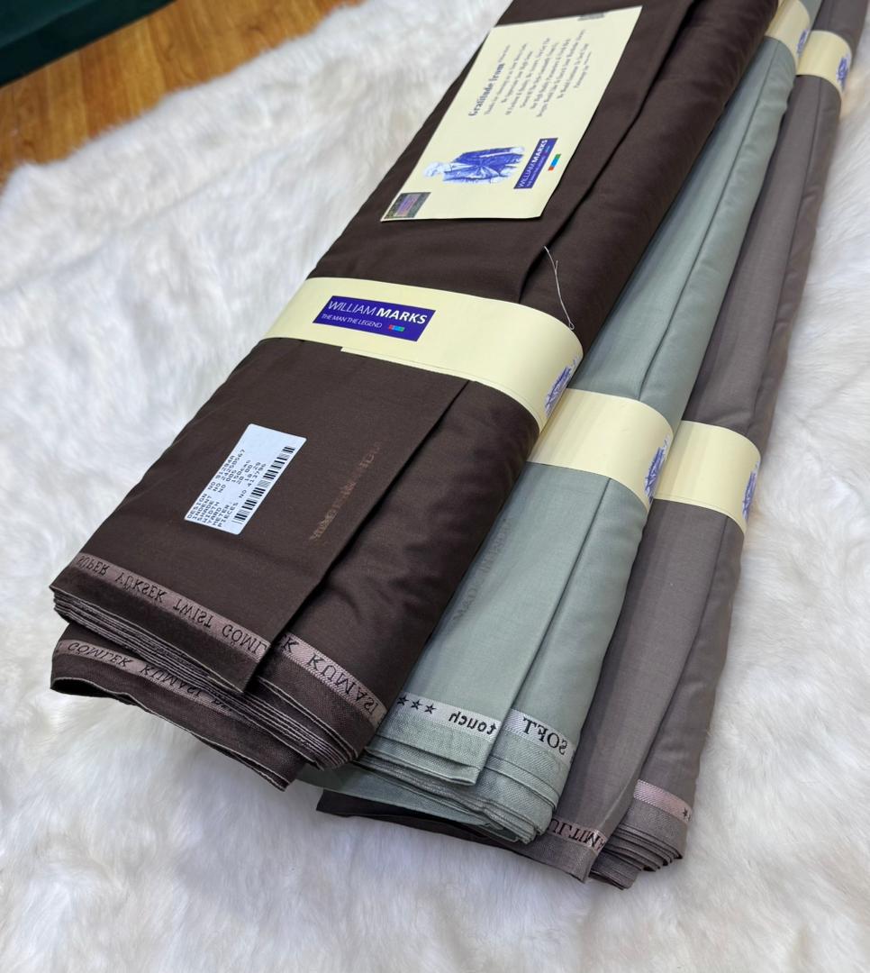 Chocolat, sauge et taupe — la sobriété raffinée.